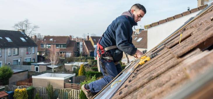  TZ Roofing company during work